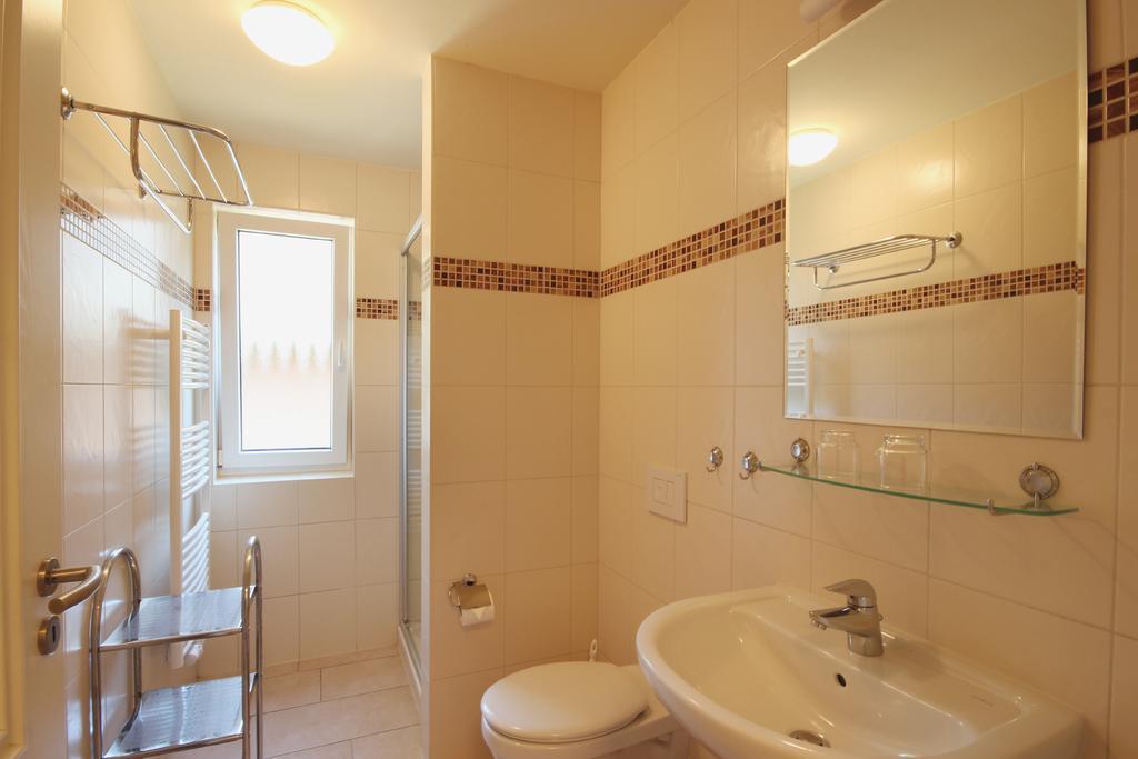 Apartmenthaus Hus Uebi By Rujana Binz Zewnętrze zdjęcie